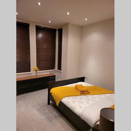 Contemporary 3 Bed Apartment In Hendon Central. Экстерьер фото