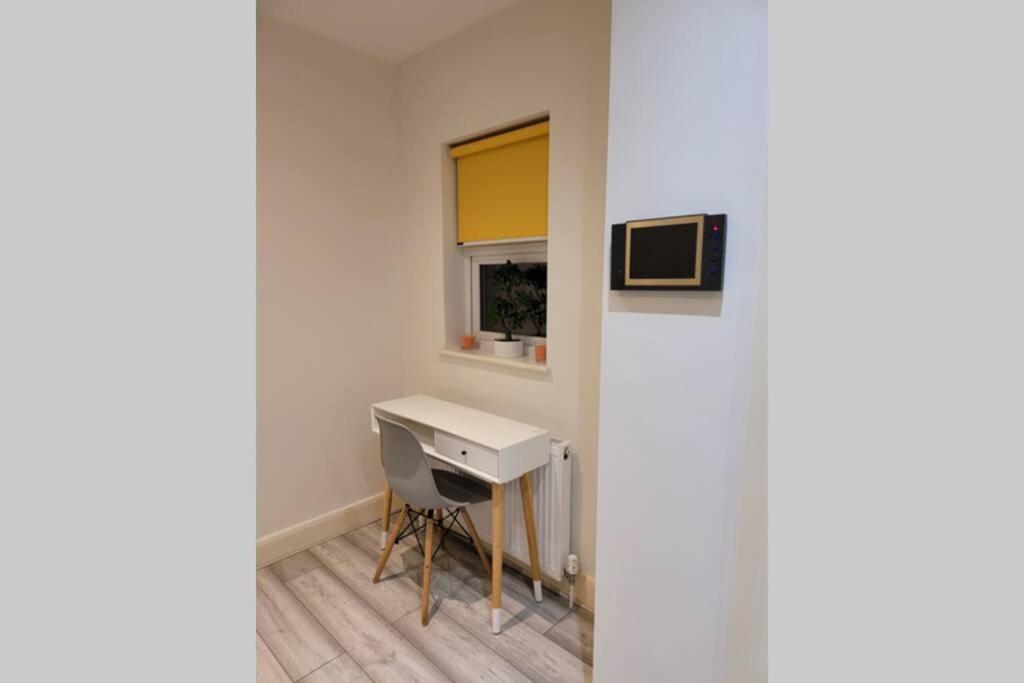 Contemporary 3 Bed Apartment In Hendon Central. Экстерьер фото