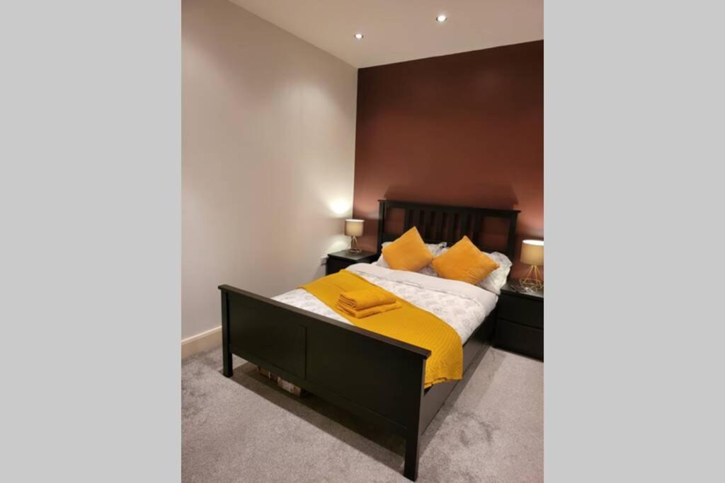 Contemporary 3 Bed Apartment In Hendon Central. Экстерьер фото